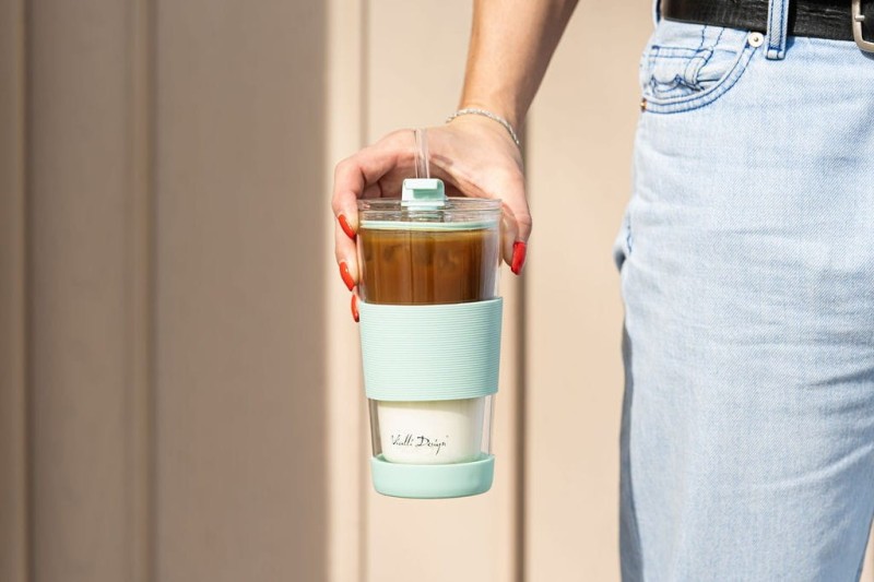 Szklany kubek termiczny ze słomką 600 ml miętowy Fuori Vialla Design