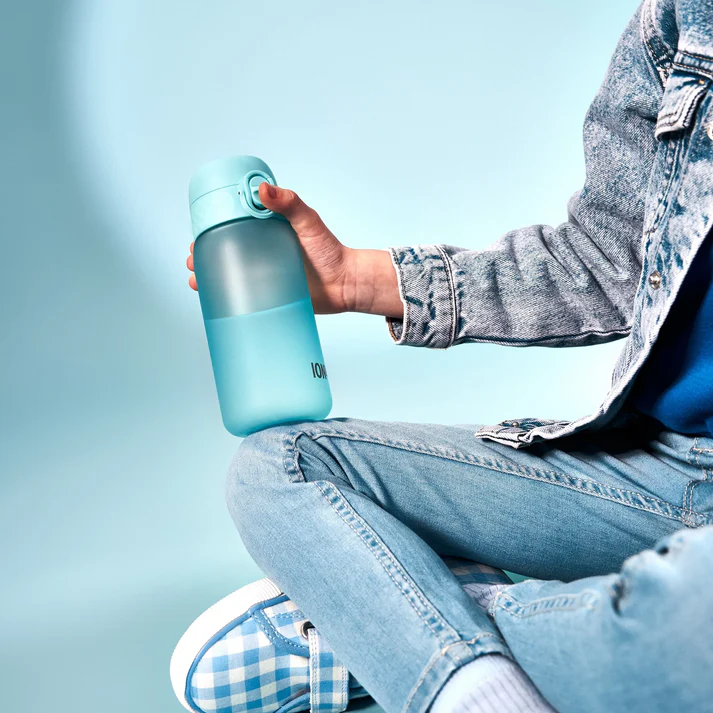 ION8 dziecięcym bidon z miarką Sonic Blue 350 ml
