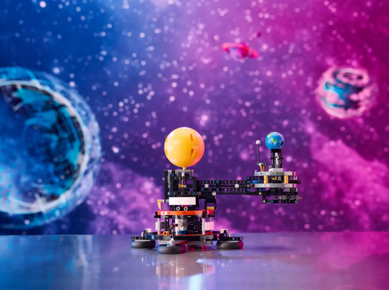 Planeta Ziemia i Księżyc na orbicie Lego Technic 42179