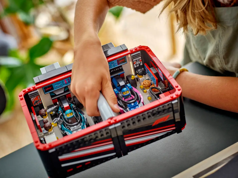 Lego F1 Garaż i bolidy Mercedes-AMG i Alpine 60444