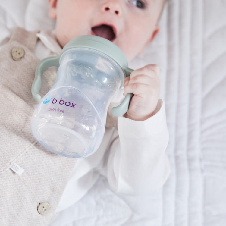 b.box kubek z miękkim ustnikiem i uchwytami szałwiowy