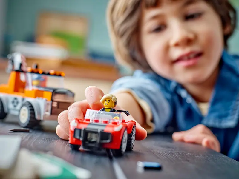 Samochód pomocy drogowej i naprawa sportowego auta Lego 60435