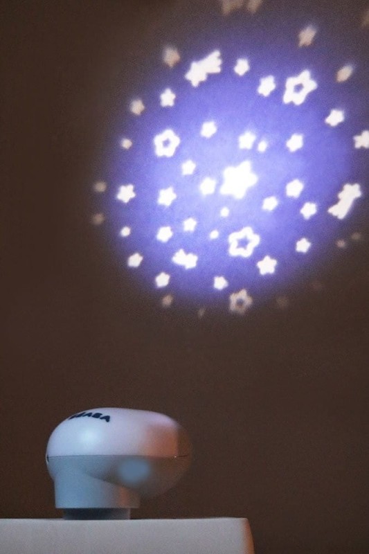 Lampka nocna LED, projektor gwiazd, czujnik płaczu i ruchu Pixie Star Mineral - Beaba