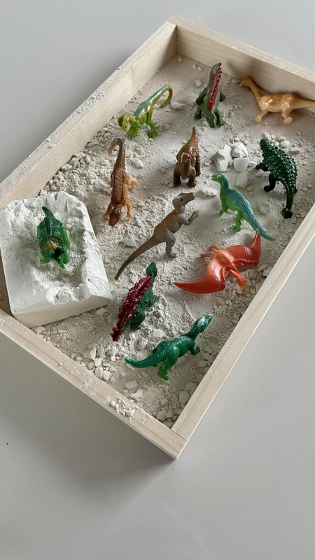 Dinozaury 12 szt. Zestaw Figurek w Tubie Safari Ltd.