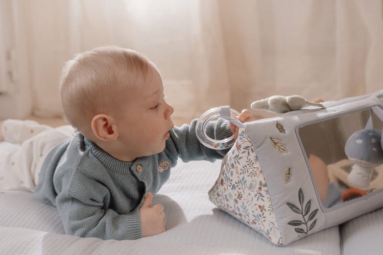 Trójkąt do leżenia na brzuszku Forest Friends Little Dutch