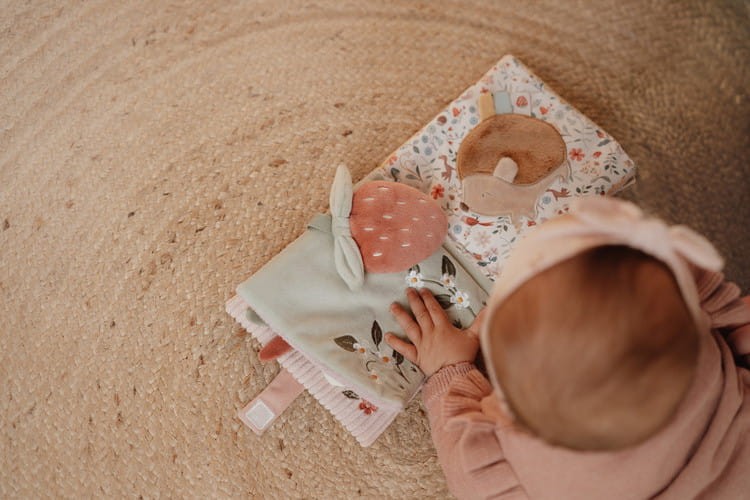 Miękka książeczka sensoryczna sarenka Little Dutch