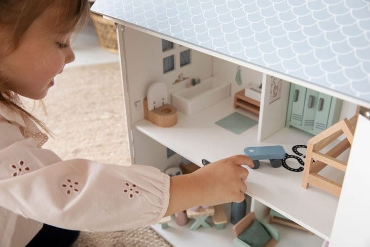 Drewniany domek dla lalek z mebelkami - Little Dutch