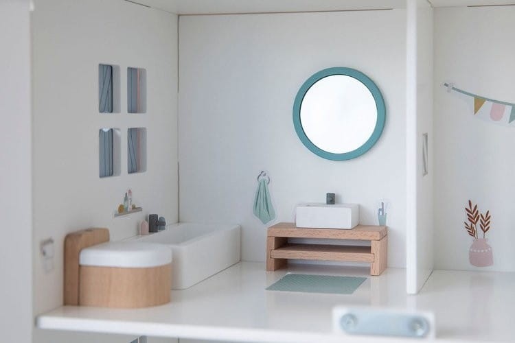 Drewniany domek dla lalek z mebelkami - Little Dutch