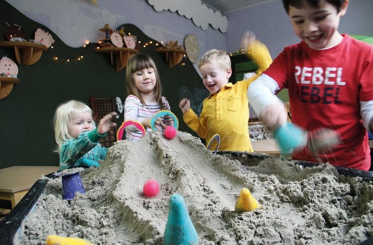 Wielofunkcyjne Zabawki do Piasku: Łopatka i Sitko z Piłeczką Cuppi Ocean - Quut