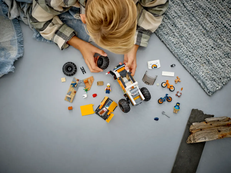 Lego 60387 Przygody samochodem terenowym z napędem 4x4