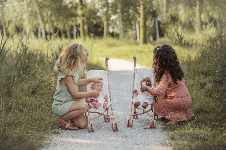 Lalka ze smoczkiem i butelką Lily Little Dutch