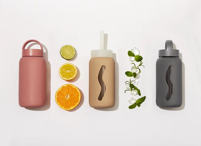 Szklany bidon w silikonowej osłonie 500ml Flamingo Pink Muuki