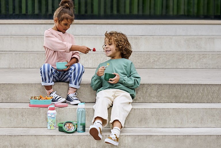 Pojemnik na jedzenie z widelczykiem 300 ml kwiatki Campus Mepal