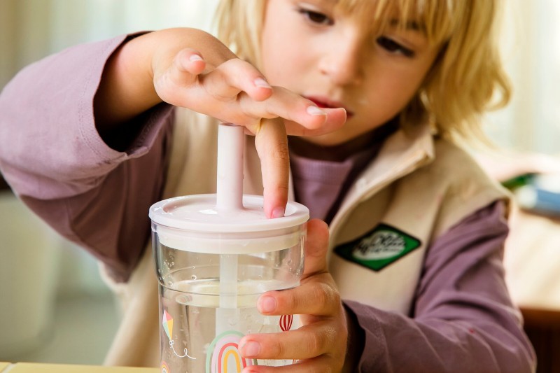 lifestyle_images-1080230_mood03_childrensglasswithstraw_1.jpg