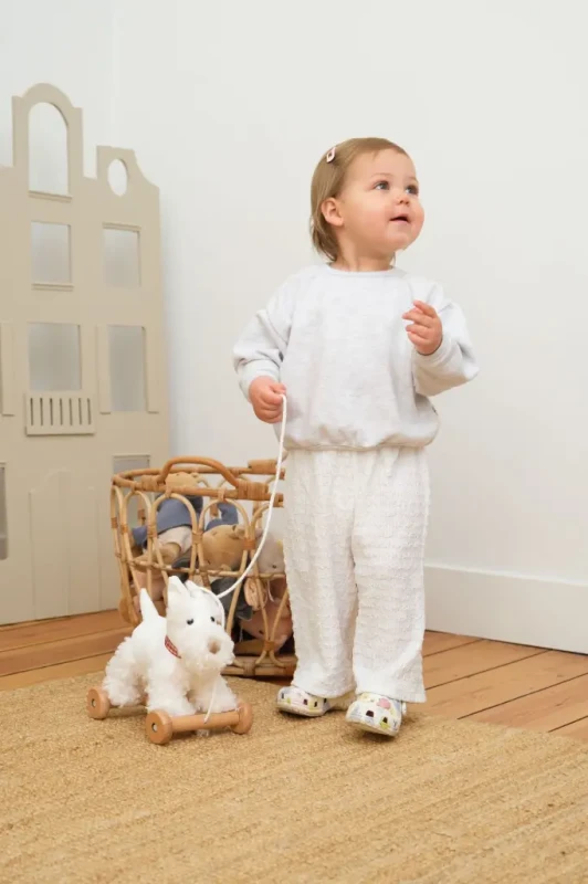 Jouet_a_tirer_pour_bebe_-_scotish_Lola_egmont_toys.webp