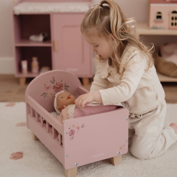 pol_pl_Little-Dutch-Drewniane-lozeczko-dla-lalek-z-posciela-FSC-5440_15.jpg