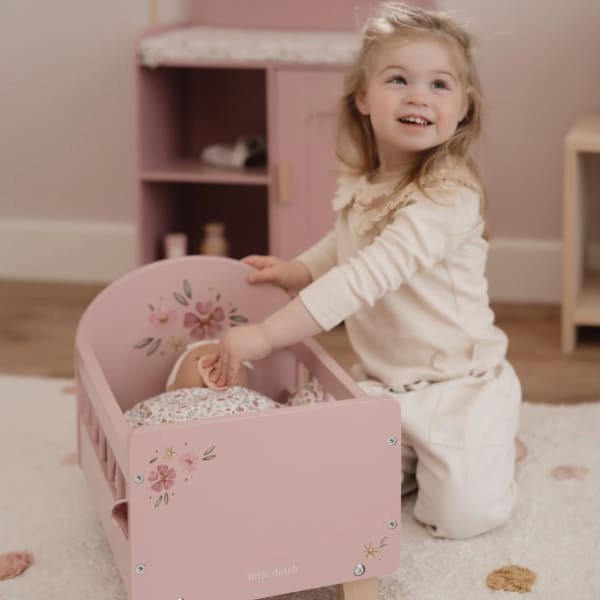 pol_pl_Little-Dutch-Drewniane-lozeczko-dla-lalek-z-posciela-FSC-5440_16.jpg