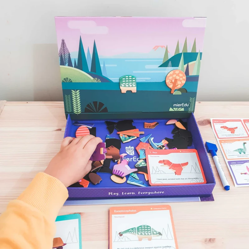 MagneticArtCase-DinoWorld_3.webp