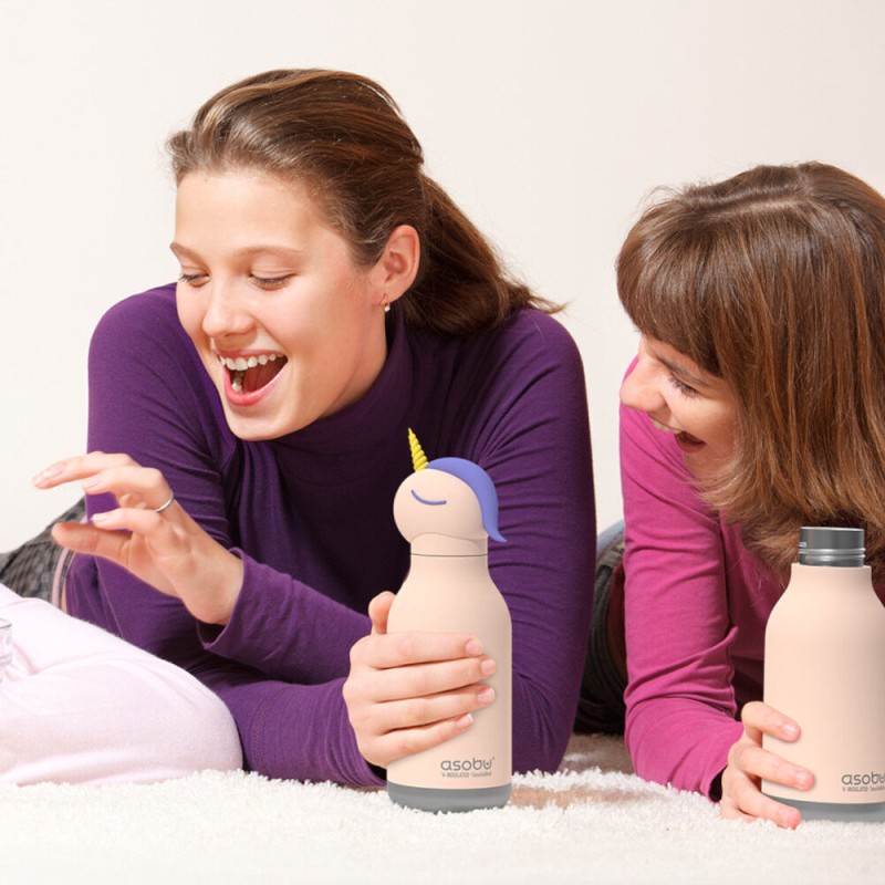 big_asobu-as-sbv44-UNICORN-butelka-termiczna-bestie-bottle-w-uzyciu.jpg
