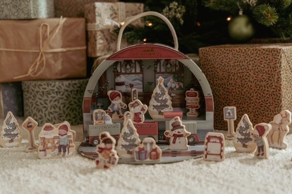 pol_pl_Little-Dutch-Kalendarz-adwentowy-w-walizeczce-FSC-X-MAS-5700_5.jpg