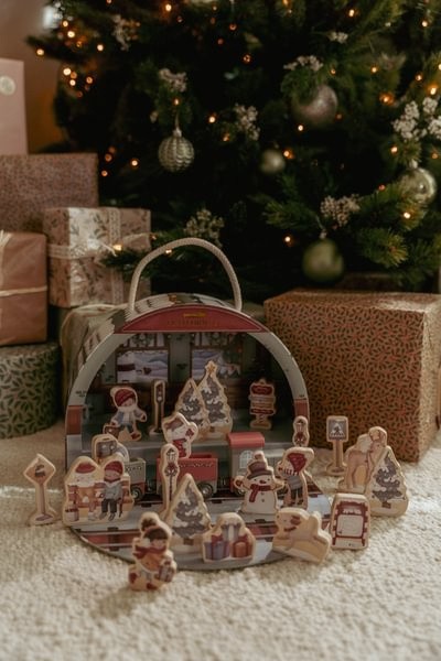 pol_pl_Little-Dutch-Kalendarz-adwentowy-w-walizeczce-FSC-X-MAS-5700_12.jpg