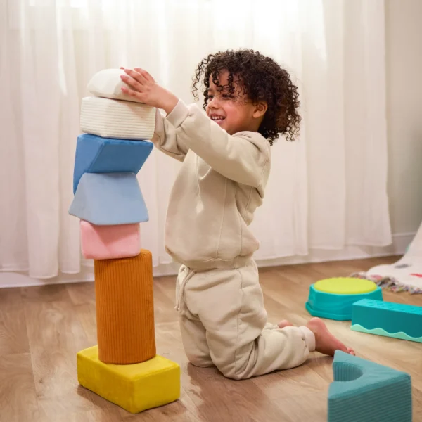 BX2452-duze-klocki-tumbley-towers-lifestyle-wysoka-wieza-600x600.webp